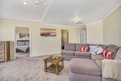 Sail Away - Inverell Accommodation 5