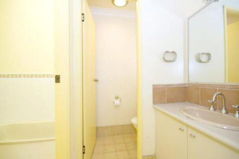 Gowrie Avenue Bay Parklands Townhouse 04 2 - Inverell Accommodation 2