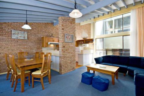Gowrie Avenue Bay Parklands Townhouse 04 2 - Inverell Accommodation 0
