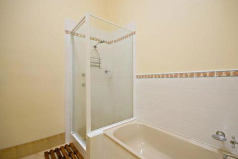 Gowrie Avenue Bay Parklands Townhouse 04 2 - Inverell Accommodation 5