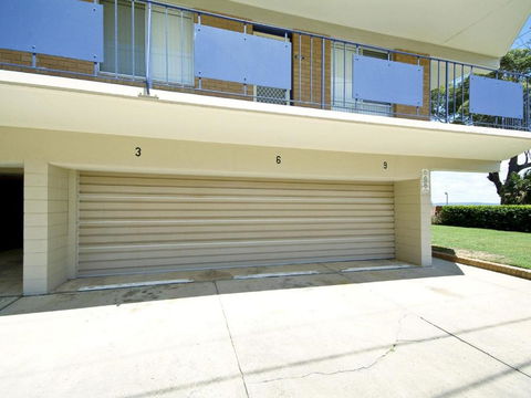 6 SHOAL TOWERS 11 SHOAL BAY RD STUNNING WATER VIEWS & PERFECT LOCATION - Inverell Accommodation 3