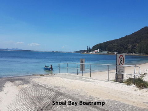 6 SHOAL TOWERS 11 SHOAL BAY RD STUNNING WATER VIEWS & PERFECT LOCATION - Inverell Accommodation 2