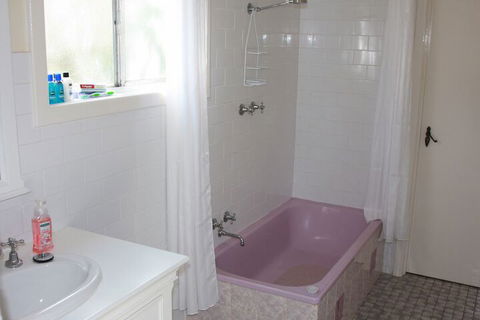 Archery Road Estate - Inverell Accommodation 4
