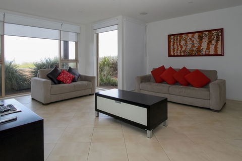 Aqua Luna - Inverell Accommodation 4