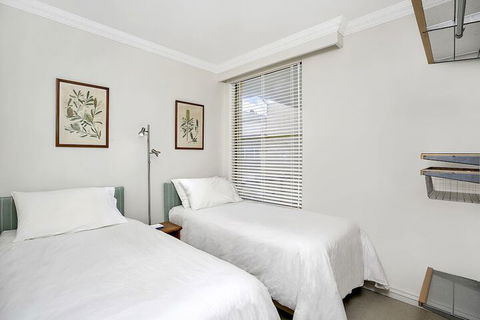 Sunny & Spacious Two Bdr Apt SPF13 - Inverell Accommodation 3