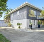 Middle Sea perfect for two families - Inverell Accommodation