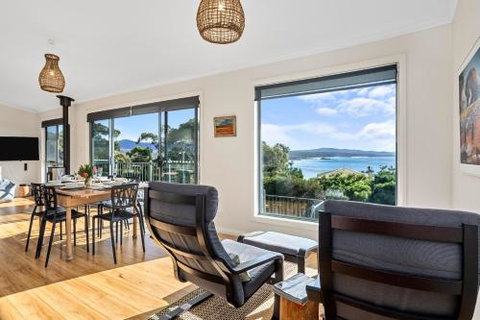 GRANITE BEACH HOUSE At Bay Of Fires - Inverell Accommodation 5