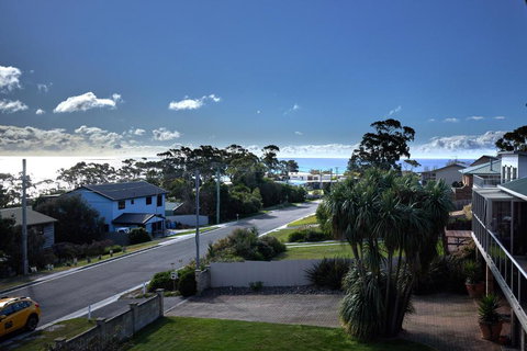 GRANITE BEACH HOUSE At Bay Of Fires - Inverell Accommodation 2