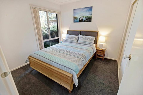 Pelican Brief Relaxing Canal Frontage - Inverell Accommodation 1