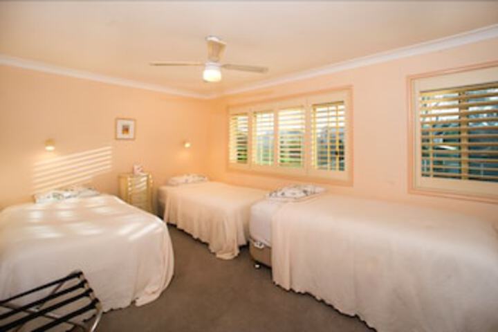 Mount Kingiman ACT Inverell Accommodation