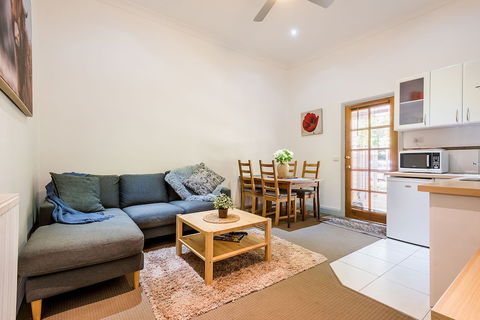 Avalon House - Inverell Accommodation 1