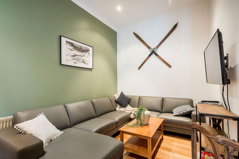Avalon House - Inverell Accommodation 6