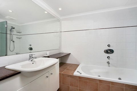 HAMP1 Bright Apartment In Cremorne - Inverell Accommodation 3
