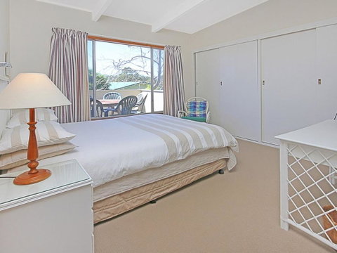 REST ASHORE At MOLLYMOOK - Inverell Accommodation 5
