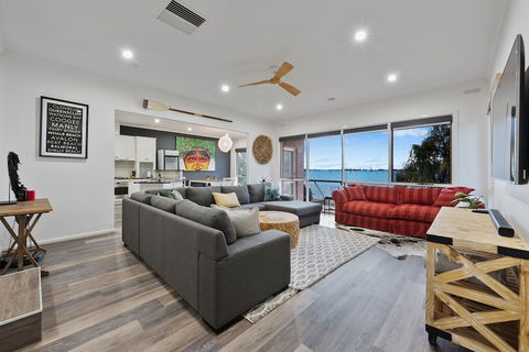 Lakeside Landing - Waterfront - Inverell Accommodation 3