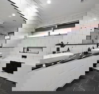 Lakeside Landing - Waterfront - Inverell Accommodation