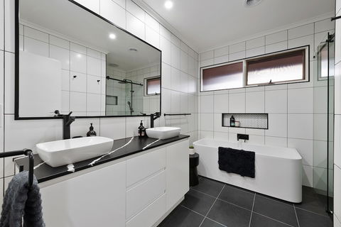 Lakeside Landing - Waterfront - Inverell Accommodation 0