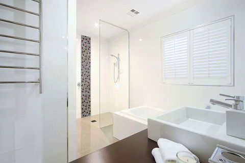 Lang Street Luxury Retreat Mulwala - Inverell Accommodation 4