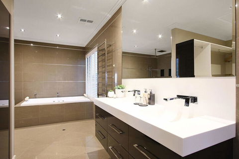 Lang Street Luxury Retreat Mulwala - Inverell Accommodation 5