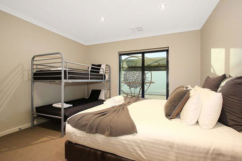 Lang Street Luxury Retreat Mulwala - Inverell Accommodation 6