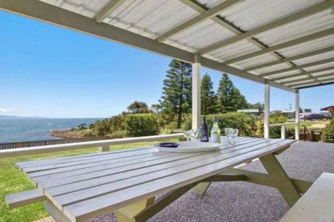 Amazing Aspects Perched Above Tilbury Cove - Inverell Accommodation 3