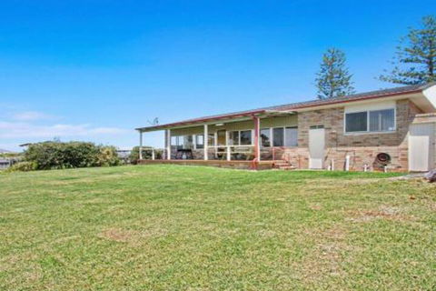Amazing Aspects Perched Above Tilbury Cove - Inverell Accommodation 7