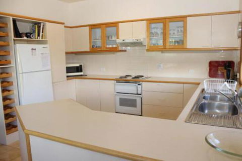 LIZ LAKE - Inverell Accommodation 6