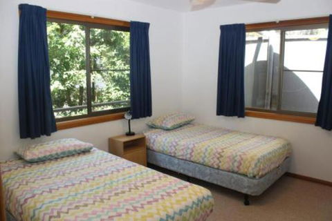 LIZ LAKE - Inverell Accommodation 5