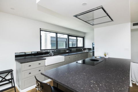 Accommodate Canberra Warehouse - Inverell Accommodation 6