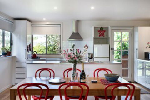 Giraffe Manor - Inverell Accommodation 0