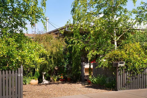 Giraffe Manor - Inverell Accommodation 1