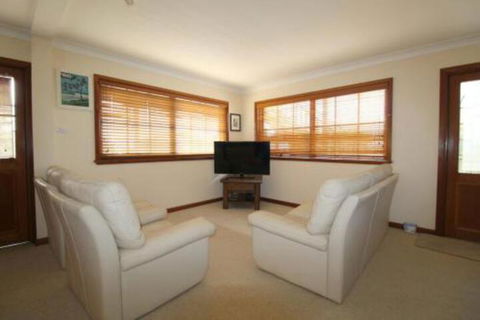 Amzaz 15 Korogora Street - Inverell Accommodation 5