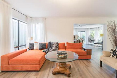 ULTRA SPACIOUS STYLISH HOME In PRESTONS SYDNEY - Inverell Accommodation 0