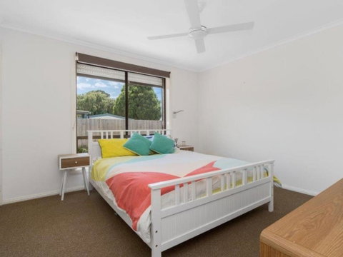 Family Foreshore Favourite - Inverell Accommodation 3