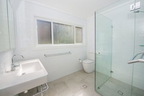 Fingal Bay Beach House 32 Lentara Street - Inverell Accommodation 4