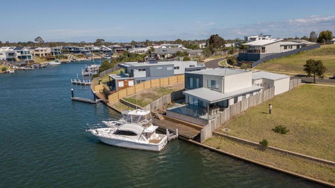 Anchored Access To The Gippsland Lakes - Inverell Accommodation 5