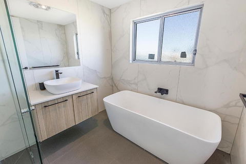 Anchored Access To The Gippsland Lakes - Inverell Accommodation 1