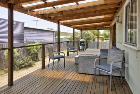 A Reel Teal - Inverell Accommodation 1