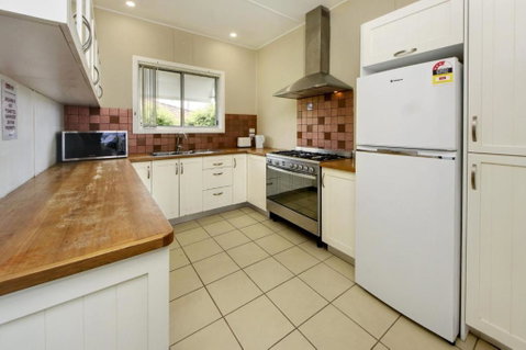 A Reel Teal - Inverell Accommodation 4