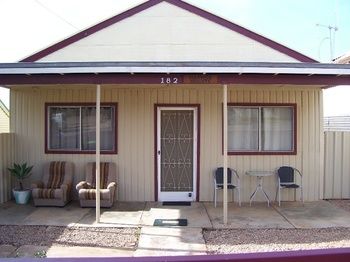 Aussie Bacon & Eggs Cottages - Inverell Accommodation 0