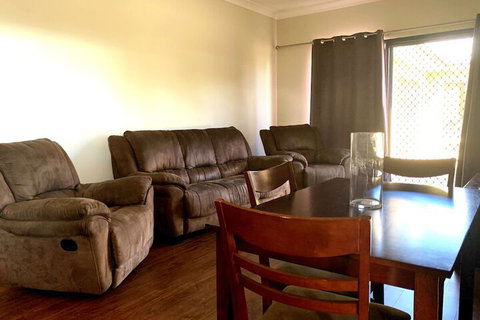 Stay On Sullivan - Inverell Accommodation 5
