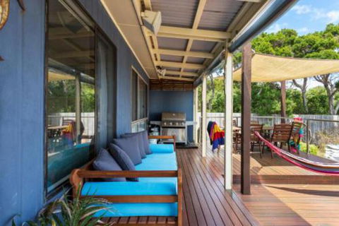 All Decked Out - Inverell Accommodation 7