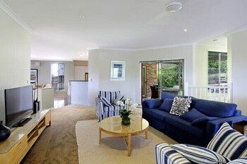 Away On Massinger Street - Inverell Accommodation 3
