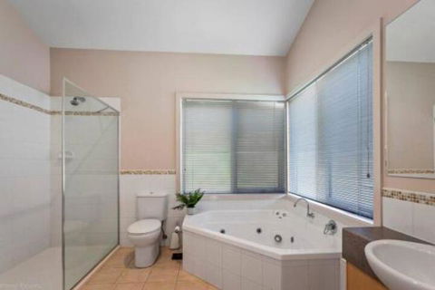 DRIFTWOOD VILLA Free Wifi Walk To Beach - Inverell Accommodation 3