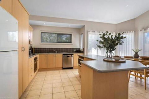 DRIFTWOOD VILLA Free Wifi Walk To Beach - Inverell Accommodation 5