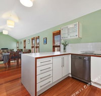 Family Friendly Weatherboard Cottage - Inverell Accommodation