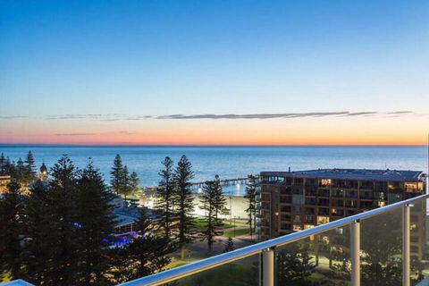 Glenelg Skyline Penthouse WiFi - Inverell Accommodation 6