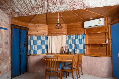 Alis Underground - Inverell Accommodation 4