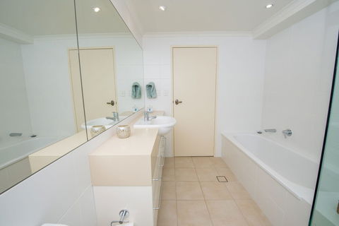 A Yachtsmans Rest Unit 4, 37 Victoria Parade - Inverell Accommodation 1