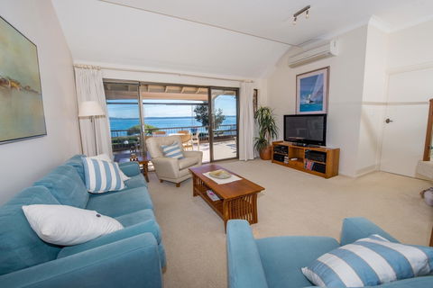 A Yachtsmans Rest Unit 4, 37 Victoria Parade - Inverell Accommodation 3